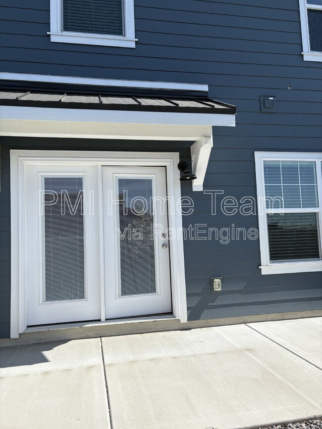 Building Photo - 614 W Cozy Ln