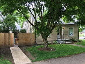 Building Photo - 9540 N Seneca St