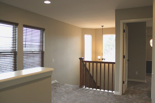 Foto del edificio - 5250 Corbett Dr