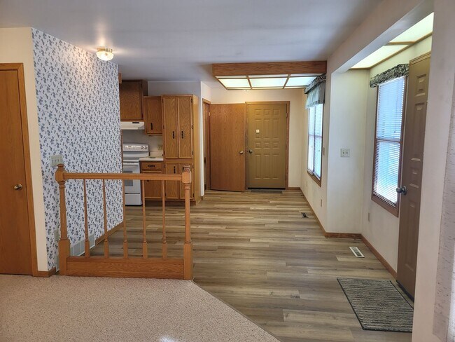 Foto del edificio - 1831 Rapids St