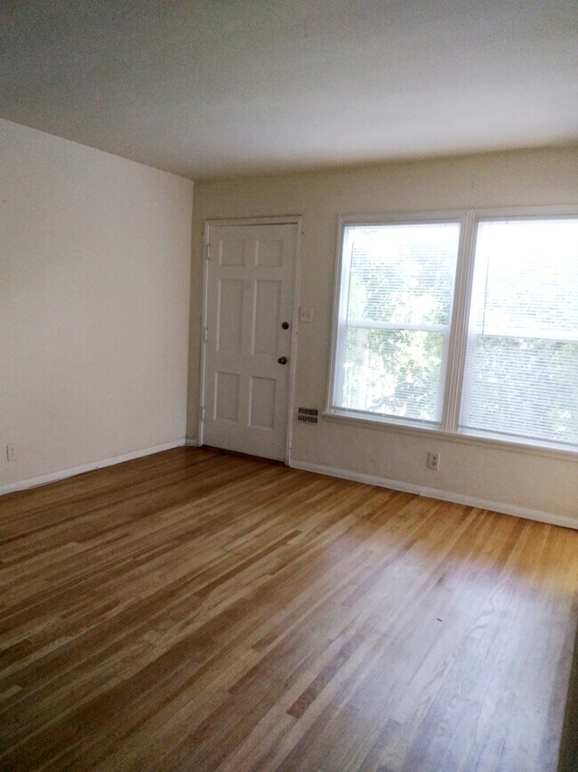 Sala de estar - 1309 N Screenland Dr