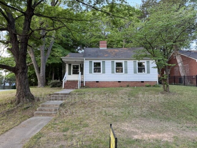 Building Photo - 1801 Forest Rd