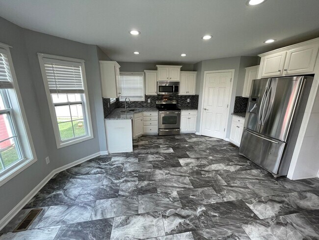 Foto del edificio - Awesome Home Great Location for Rent