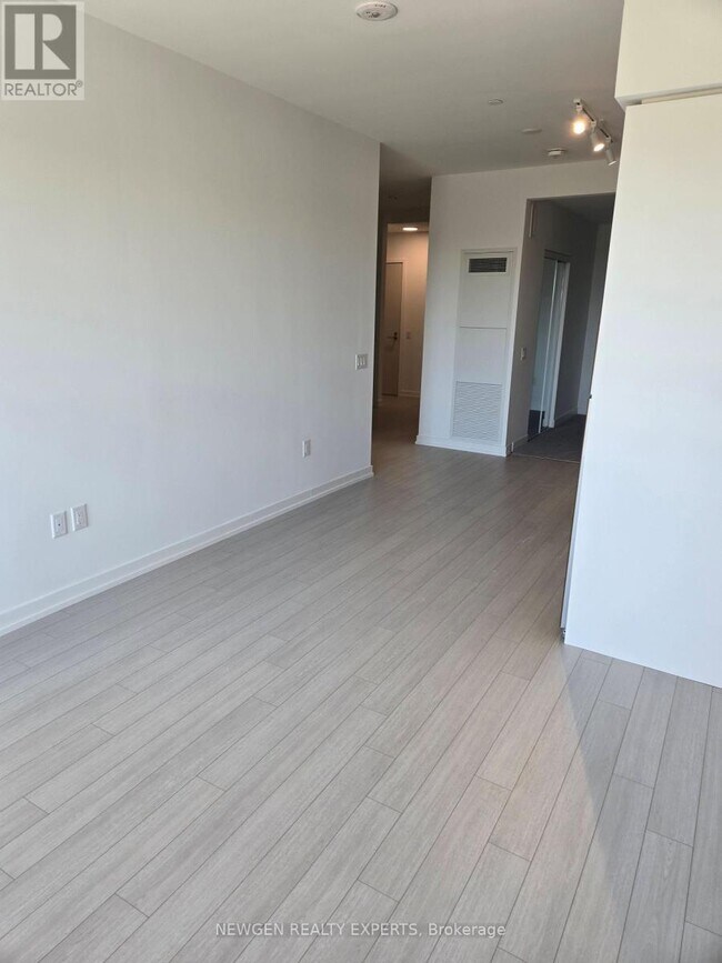 Photo du bâtiment - 4010 Eglinton Ave W