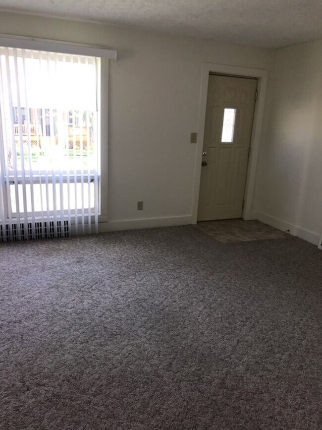 Foto del edificio - Three-Bedroom, 1-Bath House