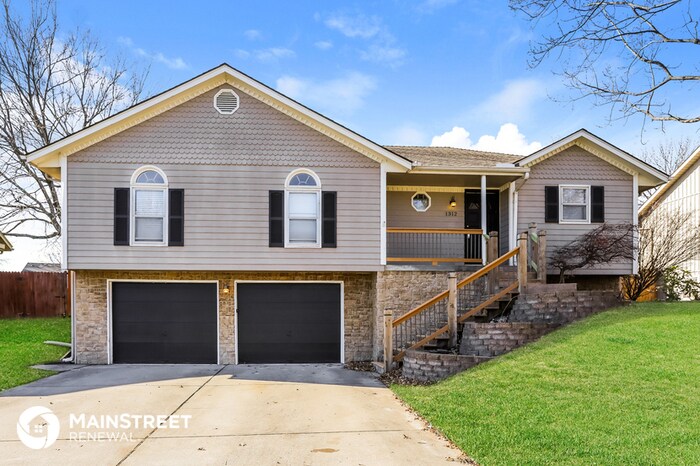 Primary Photo - 1312 NE Ball Dr