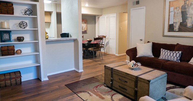 Foto del edificio - z-050225-Oakwood Village Apartments