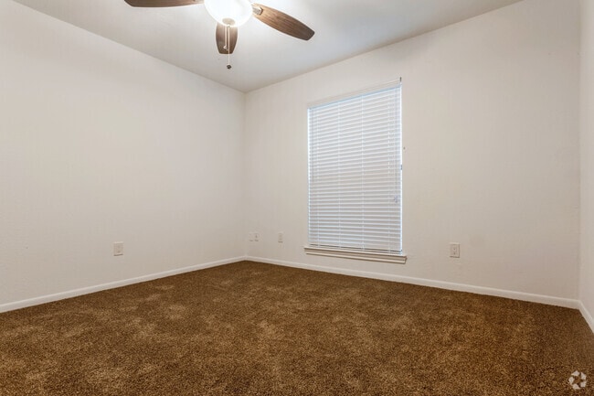 Bedroom - Kingwood Lakes