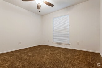 Bedroom - Kingwood Lakes