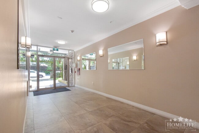 Building Photo - Modern 2 Bed, 2 Bath Condo in Celeste – Pr...