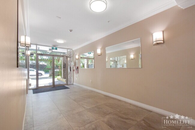 Photo du bâtiment - Modern 2 Bed, 2 Bath Condo in Celeste – Pr...