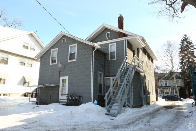 Building Photo - 713 Catherine St