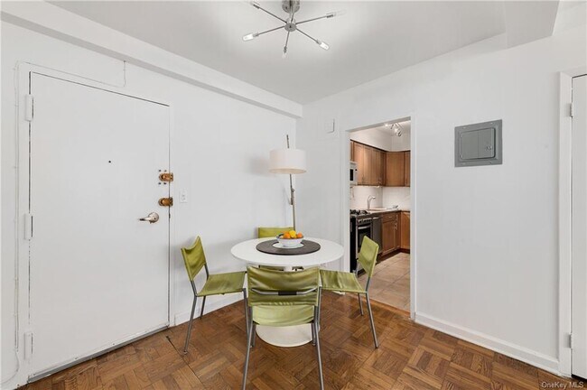 Foto del edificio - 305 E 72nd St