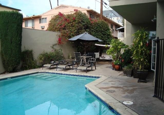 Pool - 1321 N Laurel Ave