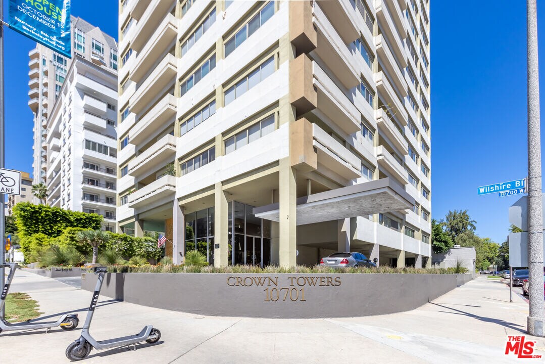 Foto principal - 10701 Wilshire Blvd