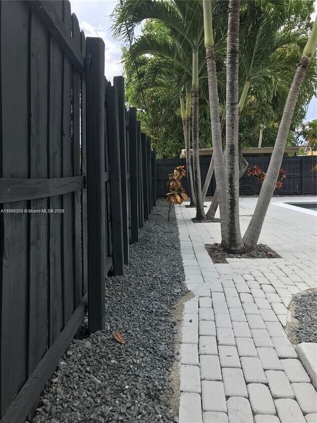 Foto principal - 13560 NW 2nd Ave