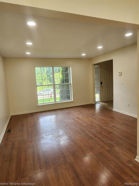 Foto del edificio - 300 Alice Ave