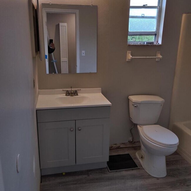 Foto del edificio - 722 W Columbia Ave