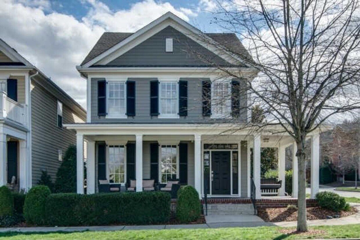 5 Bed, 4.5 Bath w/ 2 Car Garage in Westhaven House Rental in Franklin, TN