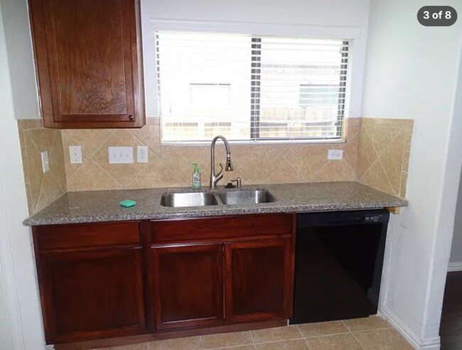 Foto del edificio - 6034 Crakston St