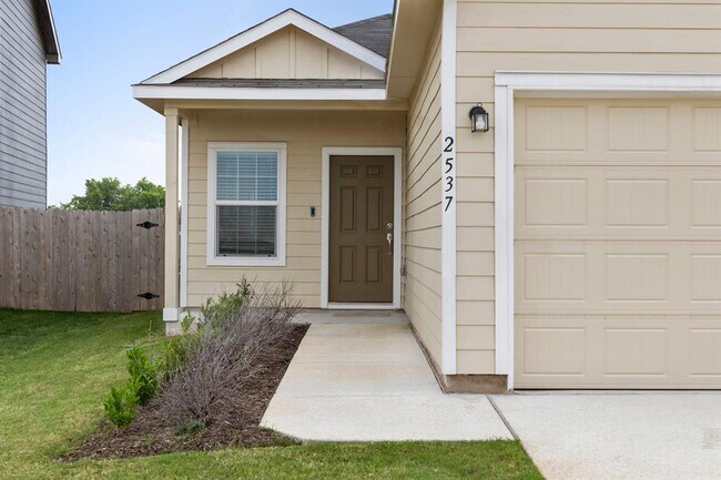 Foto del edificio - 2537 Forgetmenot Ln