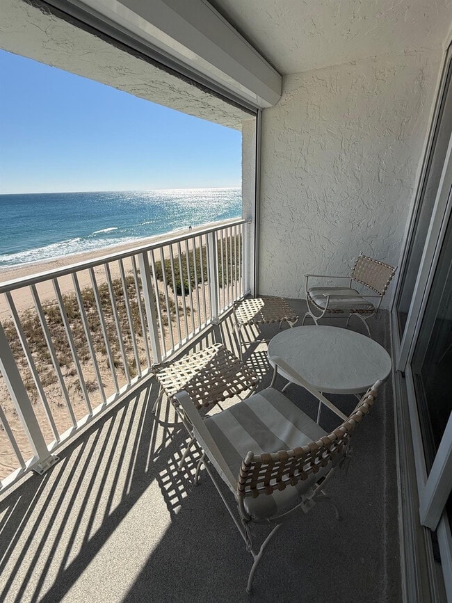 Building Photo - 4636 El Mar Dr