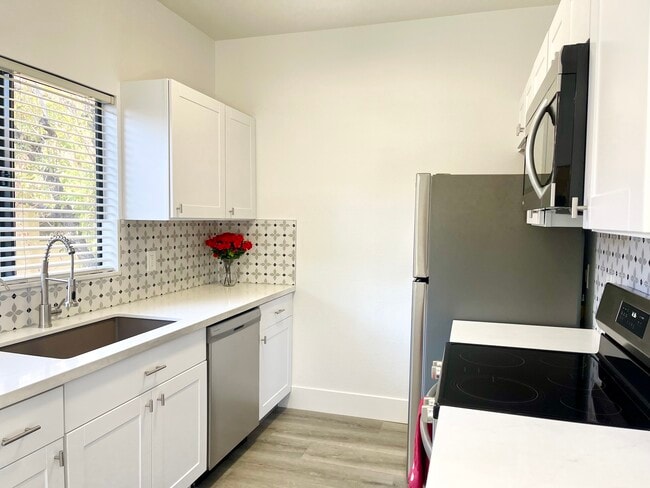 Building Photo - 9600 N 96th St