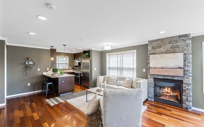 Foto del edificio - Welcome Home 3b/3ba Townhome w Attached Garage - Leschi