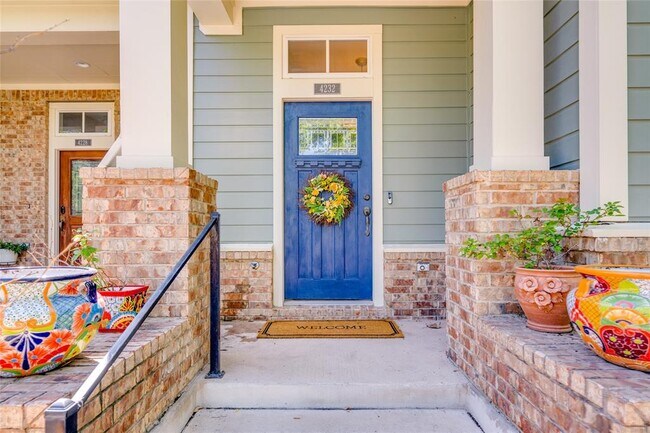 Foto del edificio - 4232 Berkman Dr