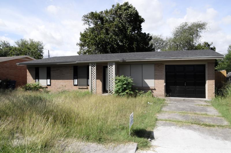 Primary Photo - 1129 Crescent Dr