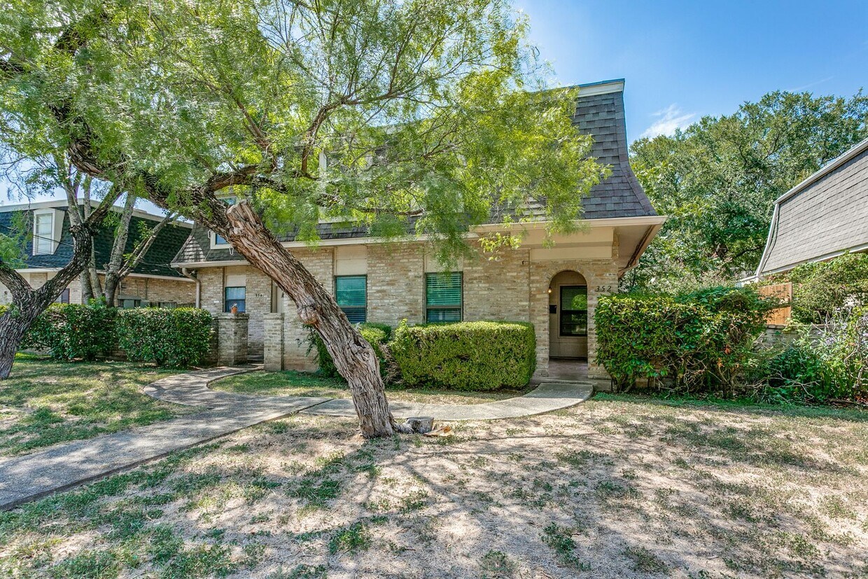 Primary Photo - 3-BEDROOM DUPLEX IN ALAMO HEIGHTS ISD