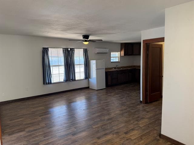 Building Photo - 352 SW Ave A