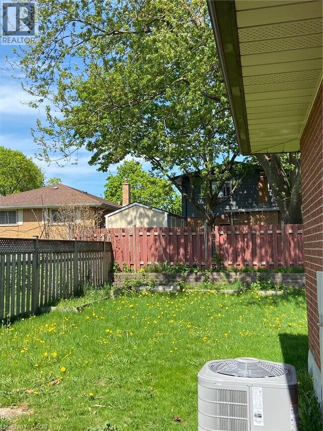 Photo du bâtiment - 194 River Rd E