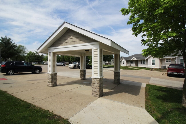 Building Photo - Lyn Crossing