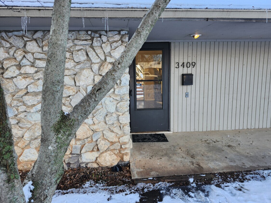 Building Photo - 3411 Cameron Ct