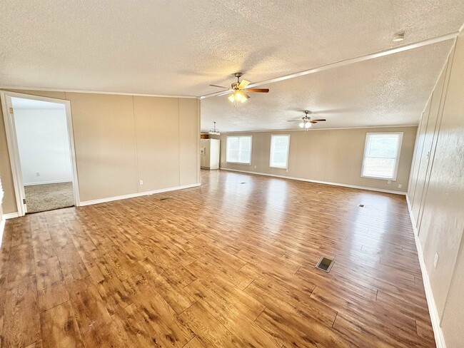 Building Photo - 285 CR 112