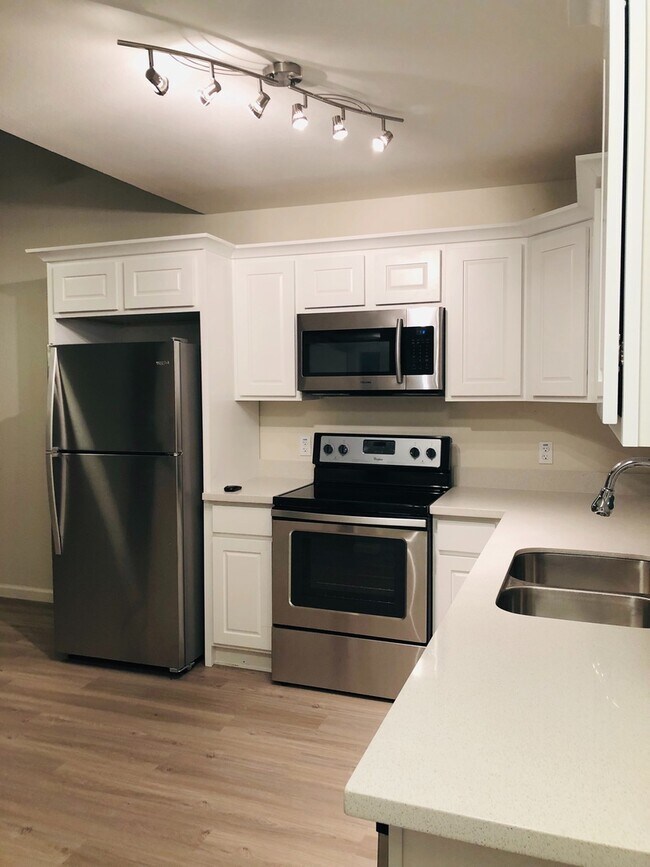 Foto del edificio - 2 bed 2 bath Town-home in Central Phoenix!...