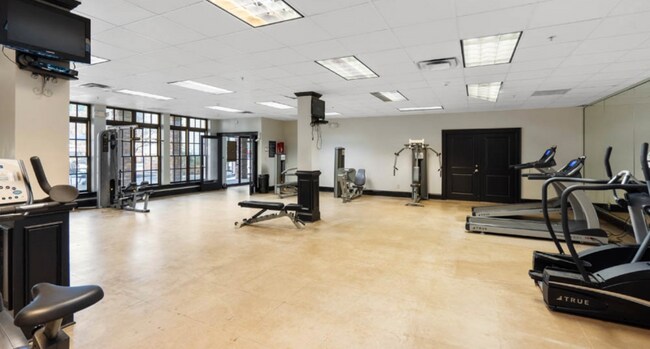 Foto del edificio - 4697 Russwood Ave