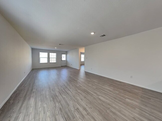 Foto del edificio - 10515 McClintock Dr