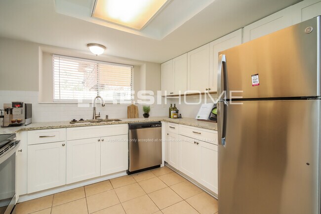Building Photo - 9611 Charter Ridge Dr