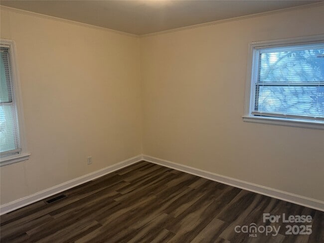 Building Photo - 4132 Blenhein Rd