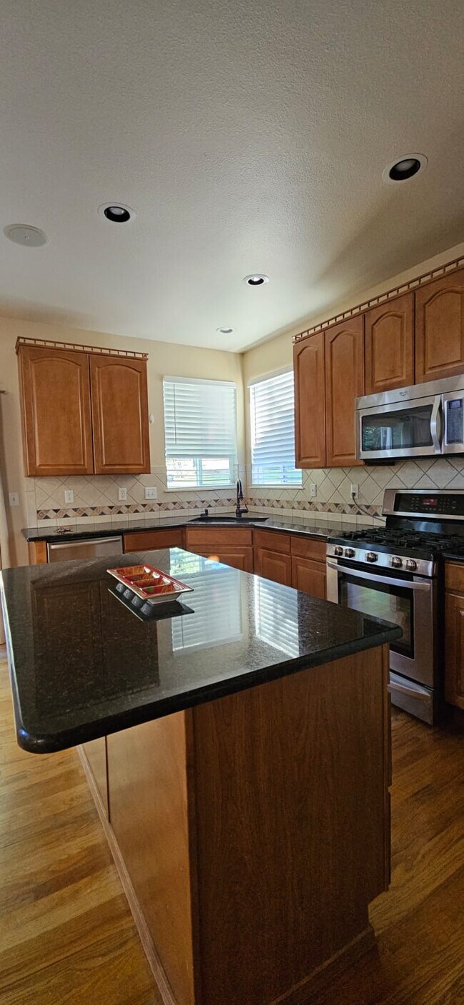 Building Photo - 4653 Bethany Ct