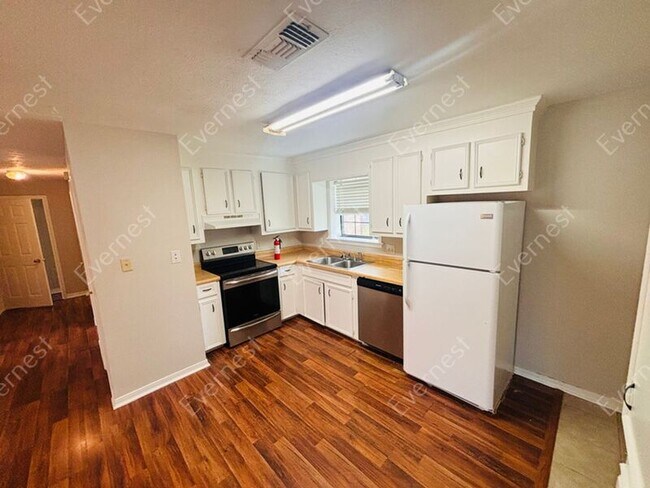 Foto del edificio - 1460 May Ave