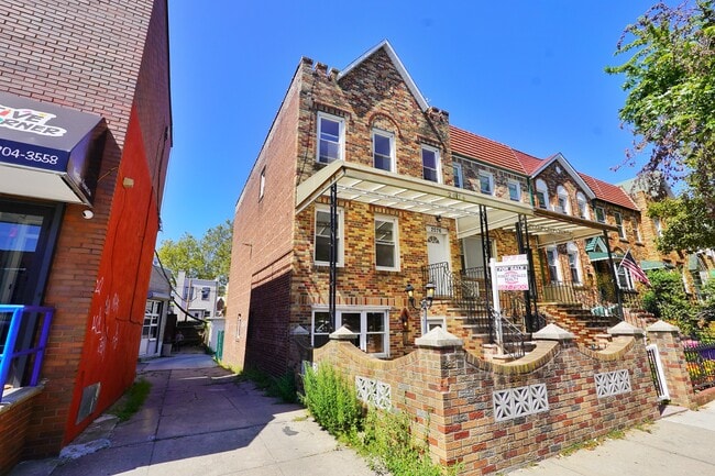 Building Photo - 2076 Coyle St