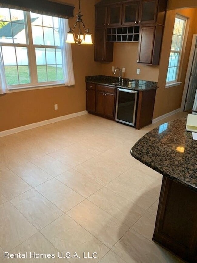 Foto del edificio - 5 br, 4 bath House - 710 Chantilly Lane