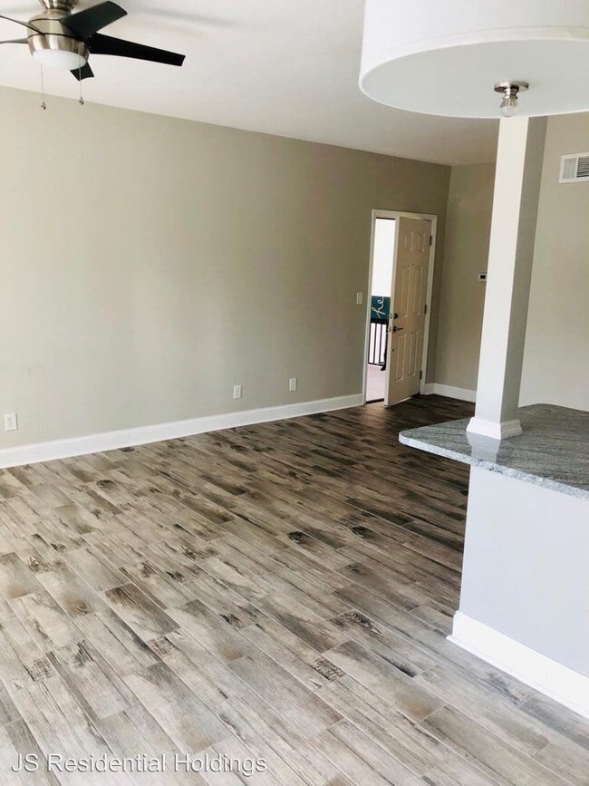 Building Photo - 2 br, 1 bath Apartment - 115 S Lois Ave # 202