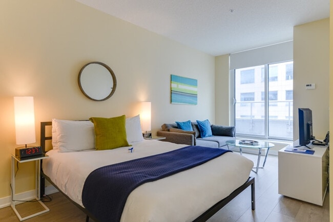 Building Photo - 217 Adelaide St W