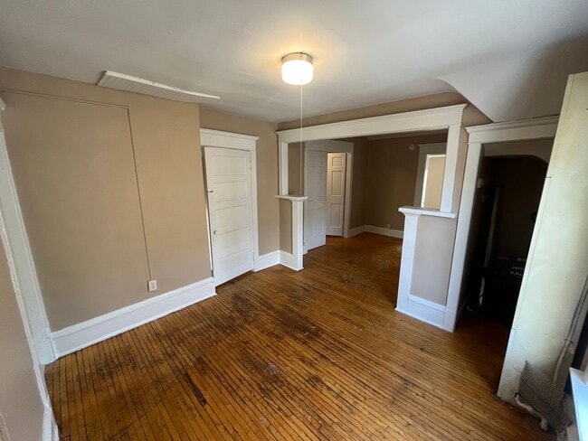Building Photo - 560 Bellows St