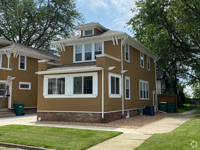 Building Photo - 710 W Montgomery St