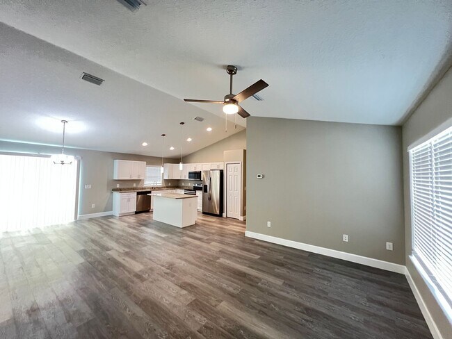 Foto del edificio - GORGEOUS 3 Bedroom, 2 Bathroom Home in Dun...